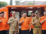 Sekda Subang Serahkan Bantuan BNPB kepada BPBD Serta Terima Penghargaan KKP HAM Jawa Barat Tahun 2023 Sekda Subang Serahkan Bantuan BNPB kepada BPBD Serta Terima Penghargaan KKP HAM Jawa Barat Tahun 2023