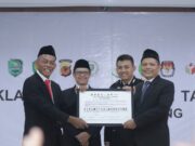 Bupati Subang Bersama 18 Parpol Tandatangani Deklarasi Pemilu Damai Tahun 2024 Bupati Subang Bersama 18 Parpol Tandatangani Deklarasi Pemilu Damai Tahun 2024