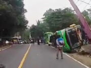 Bus Pariwisata Terguling di Cijeungjing Ciamis, 4 Penumpang Dilarikan ke RSÂ Bus-pariwisata-terguling-di-Cijeungjing-Ciamis.jpg