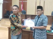 DPRD Ciamis Terima Draf Penyusunan Anggaran untuk Pilkada Ciamis dari KPU DPRD-Ciamis-Terima-Draf-Penyusunan-Anggaran-untuk-Pilkada-Ciamis-dari-KPU.jpg