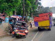Di Kota Banjar, Truk Oleng Hantam 2 Kendaraan yang Terparkir Di-Kota-Banjar-Truk-Oleng-Hantam-2-Kendaraan-yang-Terparkir.jpg