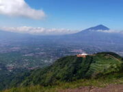 Keindahan Gunung Putri di Garut dan Legenda Makam di Atas Awan Gunung-Putri-di-Garut.jpg