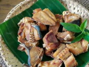 Gak Cuma Pantai, Oleh-Oleh Khas Pangandaran Ini Bikin Wisatawan Terpana Jambal-Roti-Oleh-Oleh-Khas-Pangandaran.jpg