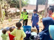 Krisis Air Bersih di Garut Meluas Hingga ke Perbatasan Tasikmalaya Krisis-Air-Bersih-di-Garut-Meluas-Hingga-ke-Perbatasan-Tasikmalaya.jpg