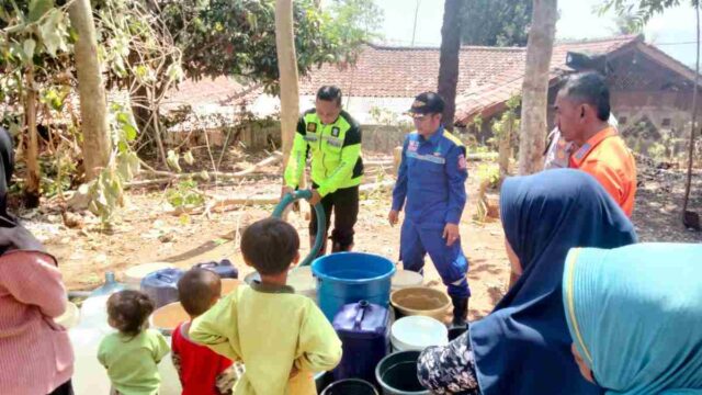 Krisis-Air-Bersih-di-Garut-Meluas-Hingga-ke-Perbatasan-Tasikmalaya.jpg