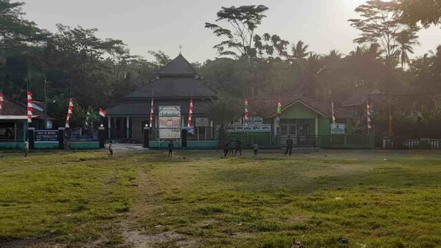 Masjid-di-Pangandaran.jpg