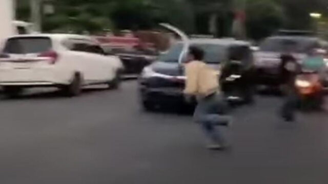 Mencekam-Pelajar-STM-di-Jakarta-Timur-Tawuran-Bawa-Celurit-Panjang.jpeg