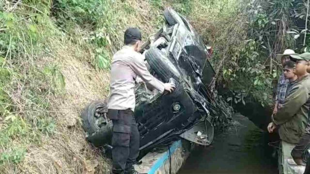 Mobil-Masuk-Jurang-di-Garut.jpg