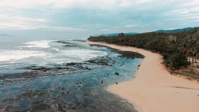 Pasir-Putih-Pantai-Karapyak-Pangandaran.jpg