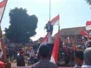 Mengaku Korban Monopoli Harga, Ribuan Pedagang Bendera Merah Putih asal Garut Unjuk Rasa Pedagang-Bendera.jpg