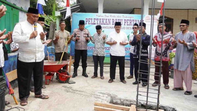 Peletakan-Batu-Pertama-Masjid-Baitussalam-Bupati-Pangandaran-Ajak-Warga-Tingkatkan-Infak.jpeg