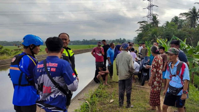 Pencari-Ikan-di-Manganti-Ciamis.jpg