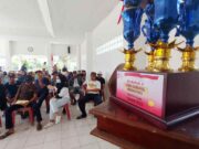 Tak Terima Diberi Hadiah Piala Bekas, Warga Ontrog Kantor Desa di Purwadadi Ciamis Tak-Terima-Diberi-Hadiah-Piala-Bekas-Warga-Ontrog-Kantor-Desa-Purwadadi-Ciamis.jpg
