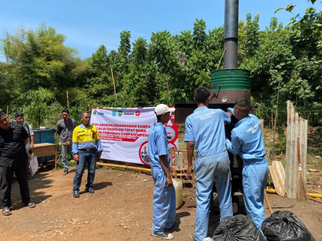 Kolaborasi Penanganan Sampah dengan Teknologi Tepat Guna oleh PT DAHANA dan SMKN Cibogo