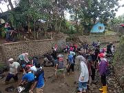 Ratusan Warga di Ciamis Antusias Bersihkan Sampah di Sungai Cimamut Bersih-bersih-Sampah.jpg