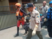 Kejar Sandal yang Hanyut saat Bermain di Kali Ciliwung, Seorang Bocah Tewas Tenggelam Bocah-Tewas-Tenggelam-di-Kali-Ciliwung.jpeg