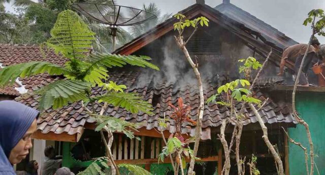 Dapur-Rumah-Warga-Kawali-Ciamis-Terbakar.jpg