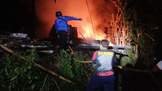 Gudang-Barang-Bekas-di-Pamarican-Ciamis-terbakar.jpg