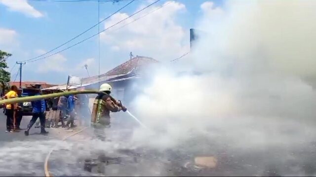 Gudang-Produksi-Kardus-di-Garut-Terbakar-Hebat.jpg