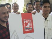 Kaesang Pangarep Resmi Jadi Kader PSI, KTA-nya Diantarkan ke Rumah Jokowi Kaesang-Pangarep-Resmi-Jadi-Kader-PSI-KTA-nya-Diantarkan-ke-Rumah-Jokowi.jpg