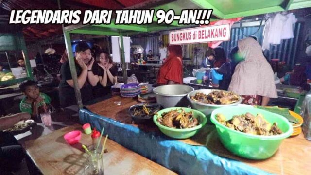 Kedai-Makanan-Pinggir-Jalan-di-Bekasi-yang-Ramai-Dikunjungi-4.jpg