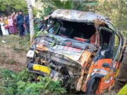 Sebuah Mobil Elf Sarat Muatan di Garut Masuk Jurang Sedalam 50 Meter Mobil-Elf-Sarat-Muatan.jpg