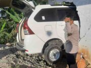 Tabrak Rumah Warga di Garut hingga Jebol, Pengemudi Mobil Minibus Malah Kabur Mobil-Tabrak-Rumah.jpg