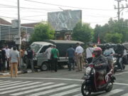 Mobil Pick Up Tabrak Tiang Listrik dan Pagar Rumah di Jalan Sudirman Ciamis Mobil-pick-up-tabrak-tiang-listrik-dan-pagar-rumah-warga.jpg