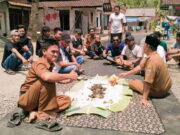 Gembira Jalan Dihotmix, Warga Pongporang Ciamis Makan Liwet di Tengah Jalan Warga-Pongporang-Ciamis-Ungkap-Syukur-dengan-Ngaliwet-Bareng.jpg