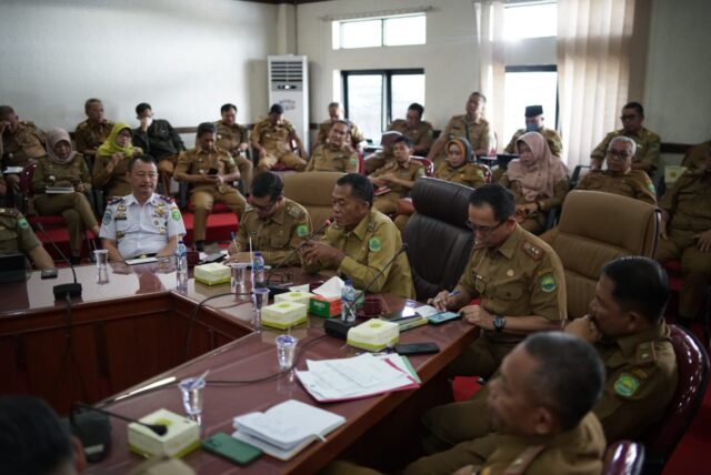 Bupati dan Wakil Bupati Subang Hadiri Briefing Staff, Tekankan Seluruh ASN Agar Terus Fokus Melayani Masyarakat