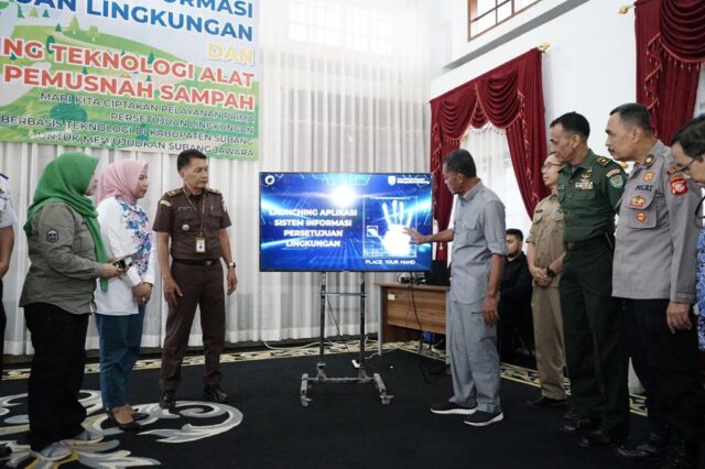 Launching Aplikasi Sistem Informasi Persetujuan Lingkungan & Launching Teknologi Alat Pemusnah Sampah