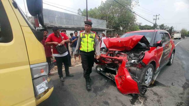 2-Kendaraan-Terlibat-Tabrakan-Adu-Banteng-di-Kota-Banjar.jpg