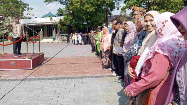 22-Tahun-Berbakti-Tidak-Jadi-ASN-Ini-Harapan-Terakhir-Tenaga-Honorer-di-Garut.jpg