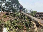 77 Rumah di Sukabumi Rusak Disapu Angin Puting Beliung Bangunan-Rumah-Rusak.jpg