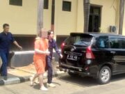 Bule Tersangka Pembunuh Mertua di Banjar Peragakan 34 Reka Adegan Bule-Tersangka-Pembunuhan-Mertua-di-Banjar-Peragakan-34-Reka-Adegan.jpg