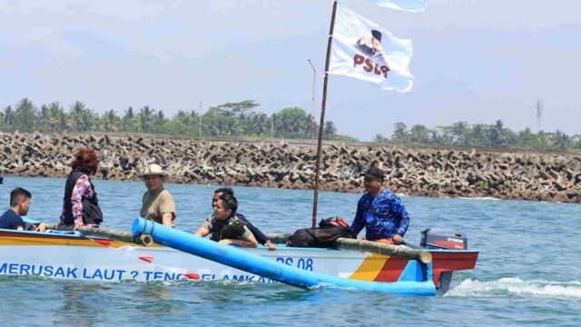 Dapat-Bantuan-Perahu-Nelayan-Pangandaran-Ucapkan-Terimakasih-ke-Prabowo.jpg