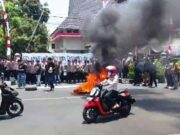 Rapat Paripurna Hari Jadi Kota Tasikmalaya Diwarnai Aksi Demo Hari-Jadi-Kota-Tasik.jpg