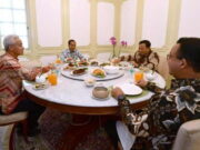 Jokowi Makan Siang Bareng 3 Capres, Ajak Bersatu Demi Indonesia Jokowi-Makan-Siang-Bareng-3-Capres-Ajak-Bersatu-Demi-Indonesia.jpeg