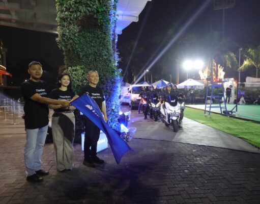 Blibli Serahkan iPhone 15 Series ke Pelanggan Lewat Midnight Launch di Jakarta dan Surabaya Ki-KaWisnuIskandarCEOBlibliOMGLisaWidodoCOOCo-FounderBliblidanKusumoMartantoCEOCo-FounderBliblimelepasBESPaketmengantariPhone15SeriesMidnightDelivery_copy_800x534.jpg