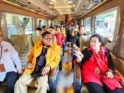 Antarkan Ganjar-Mahfud ke KPU, Megawati Naik Bus Mewah Megawati.jpg