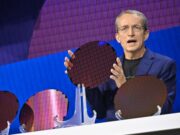 Intel Innovation 2023: Memberdayakan Developer untuk Menyebarluaskan AI Pat-Gelsinger-at-Innovation-2023-day1-keynote-product_800x450.jpg