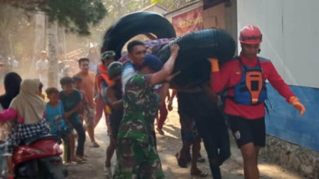 Pelajar-tewas-terseret-ombak-di-Pantai-Cipatujah-Tasikmalaya.jpg