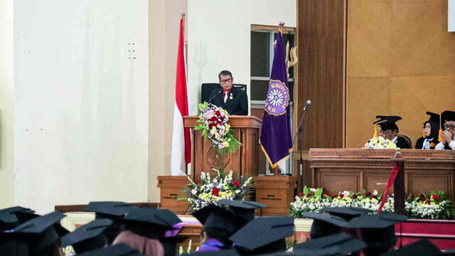 Pesan-Nanang-Permana-kepada-Wisudawan-Unigal-Ciamis-Jadikan-Ilmu-Penerang-Kehidupan.jpg