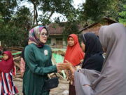 Rina Saadah Beri Bantuan kepada Warga Cimaragas Ciamis yang Rumahnya Roboh Rina-Saadah-Beri-Bantuan-kepada-warga-Cimaragas-Ciamis.jpg