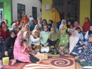 Emak-emak di Banjaranyar dan Purwadadi Antusias Sambut Kedatangan Rina Saadah Rina-Saadah-disambut-emak-emak-di-Banjaranyar-Ciamis.jpg