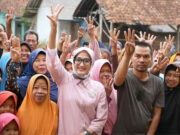 Ketua PKB Pangandaran Sebut Rina Saadah Satu-satunya Caleg yang Turun Gunung Sapa Warga sampai ke Desa Rina-Saadah-saat-mengunjungi-warga-Desa-Cibanten-Pangandaran.jpg