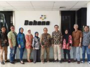 Beragam Batik Mewarnai Peringatan Hari Batik Nasional di Kantor DAHANA Beragam Batik Mewarnai Peringatan Hari Batik Nasional di Kantor DAHANA