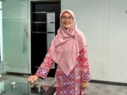 Diplomasi Batik ala Tiessa DAHANA Diplomasi Batik ala Tiessa DAHANA