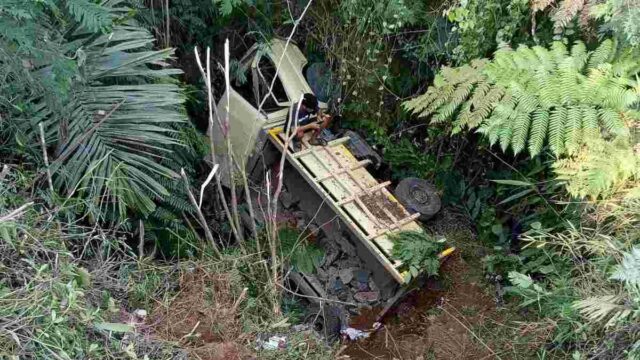 truk-pengangkut-batu.jpeg