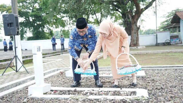 Upacara Ziarah Dalam Rangka HUT Korpri Ke-52 Tingkat Kabupaten Subang